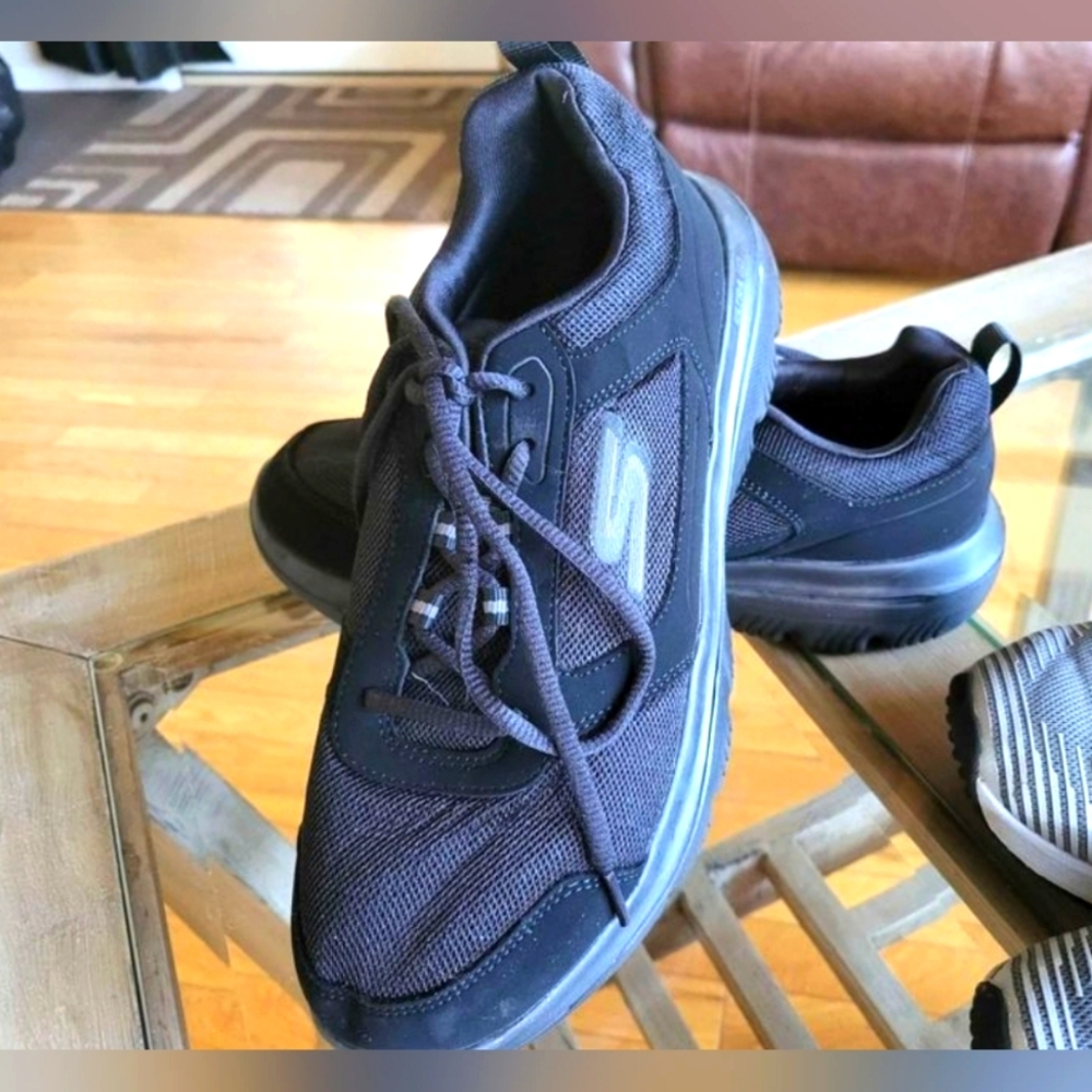 Sketchers shoes